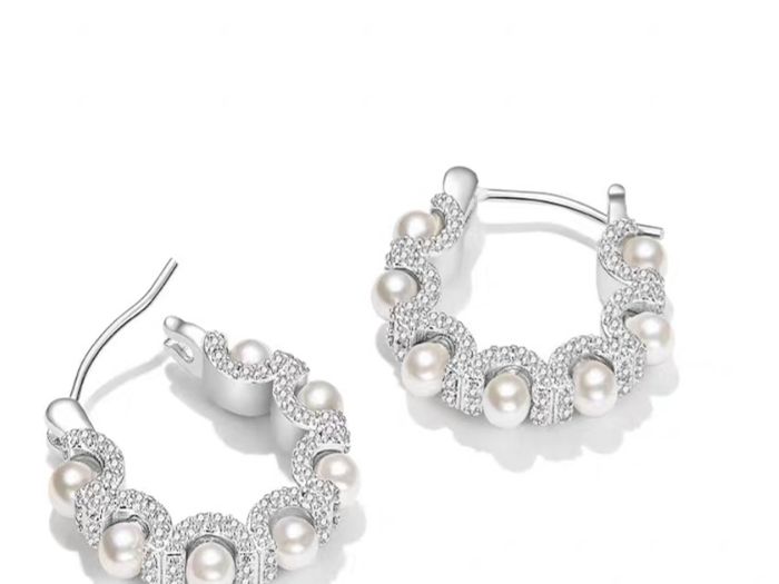 Sumiyaki Pearl and Diamante Hoop Earring