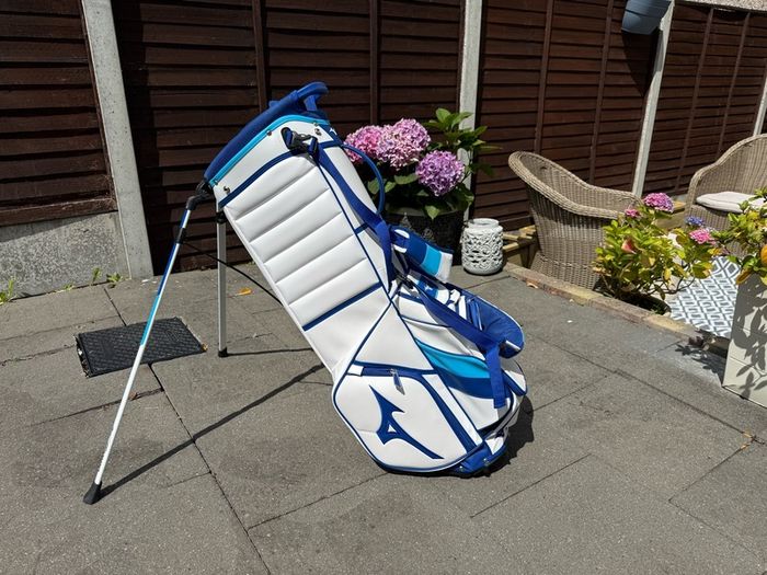Mizuno Tour stand bag