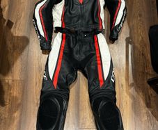 Dainese Avro ladies two piece leathers size 44