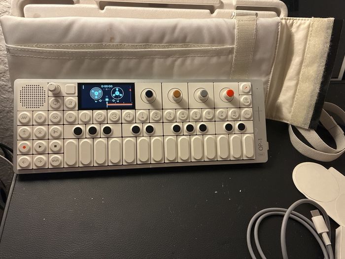 Op-1 Field Teenage Engineering