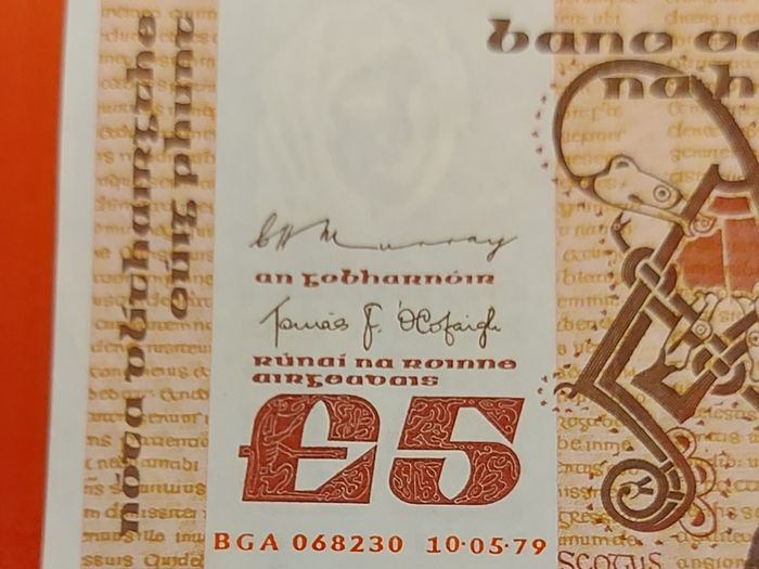 Irish 1979 "Scotus"  Five pound banknote in A/Unc condition