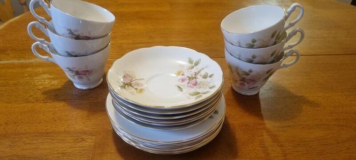Vintage Royal Ascot 18 Pce.Tea Set