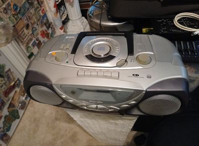 Pacific cd and radio player
