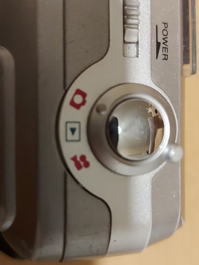 FujiFilm Finepix A210 Digital Camera 3.2MP 2AA Batteries SD Card