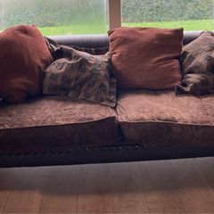 Sofa in perfect condition 225cm long and 93cm depth
