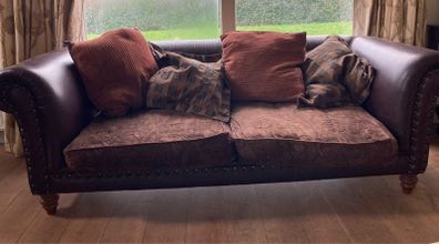 Sofa in perfect condition 225cm long and 93cm depth