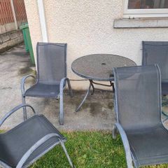 garden table and chairs