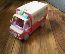 Scruff a luves ambulance