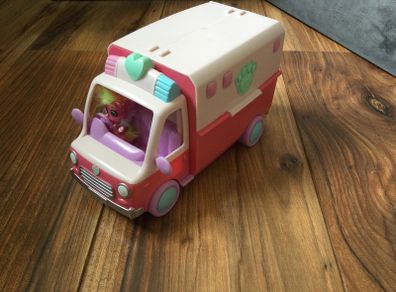 Scruff a luves ambulance