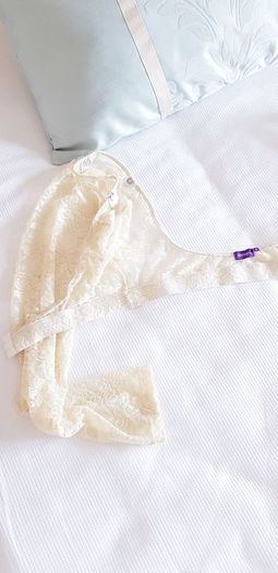 Cream Lace Canopi Sleeves