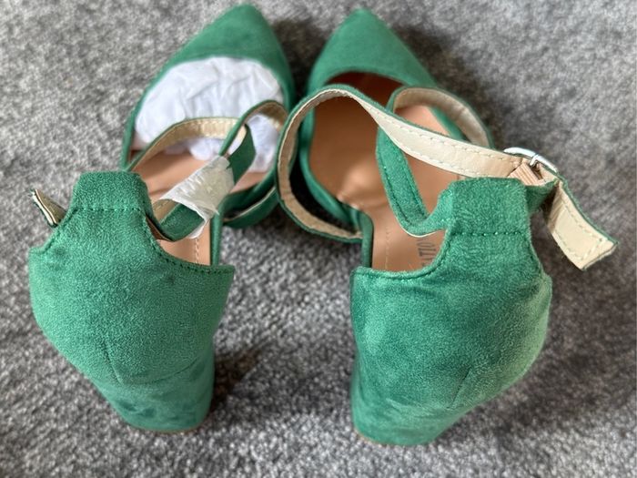 CH CREATION Green Suedette Strappy Heels Size 5!