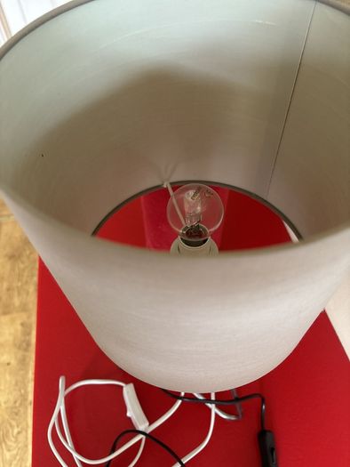 2 table lamps with bulbs