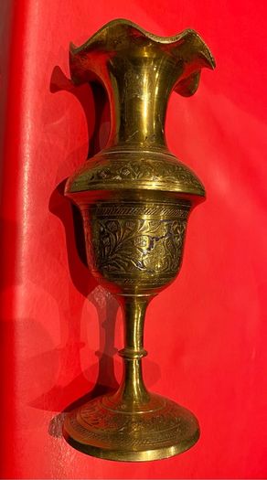 Brass decorative candle holder in excellent condition