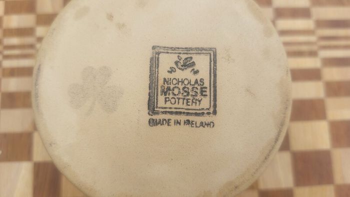 Beautiful Nicholas Mosse Small Straight-Sided Circular Pot/Bowl in the Popular but Discontinued "Kilfane Rose" Pattern, Circa 1996-2004