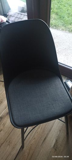 Chairs x4