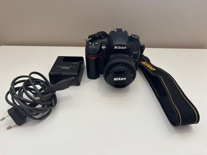 Nikon D7000 DSLR + Nikon 35mm f/1.8G Lens