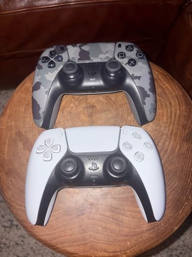 PS5 Dualsense Controllers