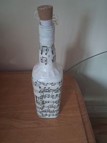 Musical ornament that lights up