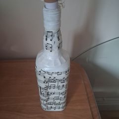 Musical ornament that lights up