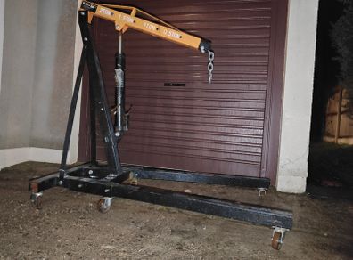 Engine Crane