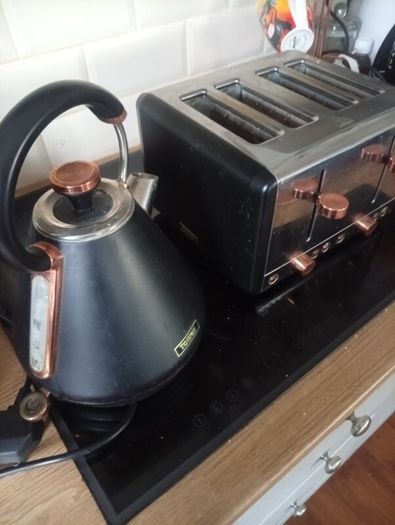 kettle and toaster