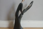 Dancing figurines