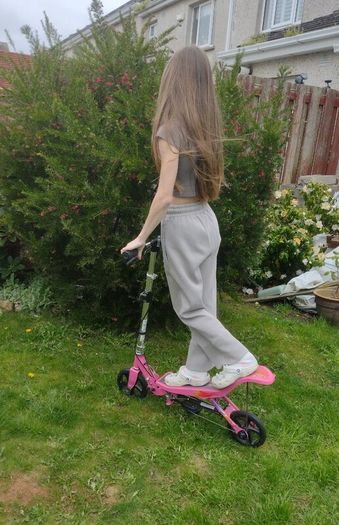 Space Scooter - Pink.(Foldable)+ 2 Kids skate pads set.Excellent working condition