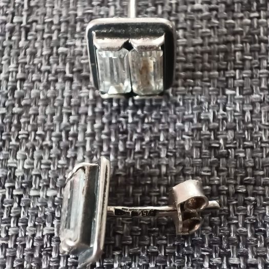 2x Sterling silver earrings