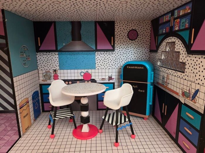 LOL Dolls house including Lol dolls and all furniture