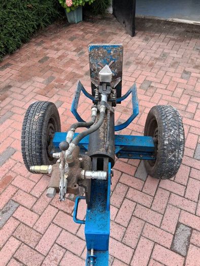 Log splitter + JCB Power pack & JCB Breaker &Tools