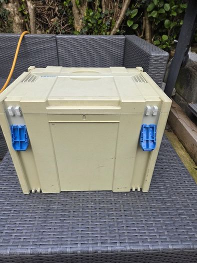 Variety of different size festo systainers