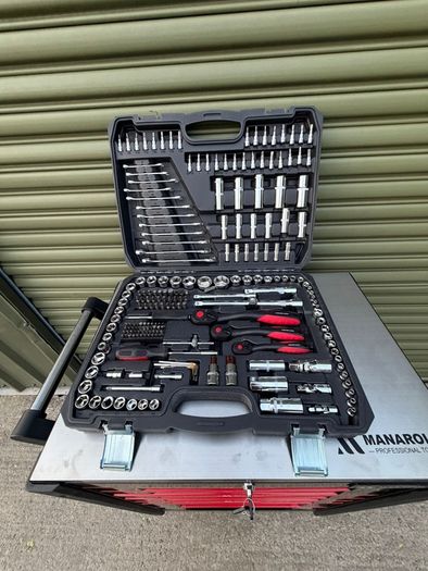 231pc Socket Set - 1/4, 3/8 1/2 Drive