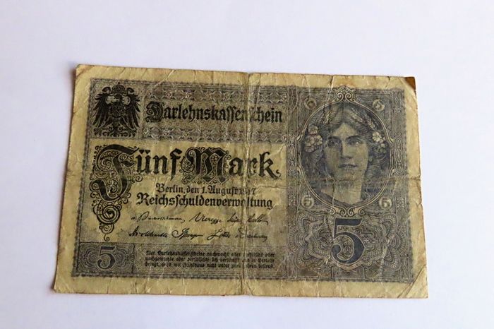 Antique German banknotes & commemorative bank note coins in wood case