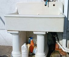 Original double Belfast sink in ceramic with stand