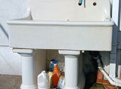 Original double Belfast sink in ceramic with stand
