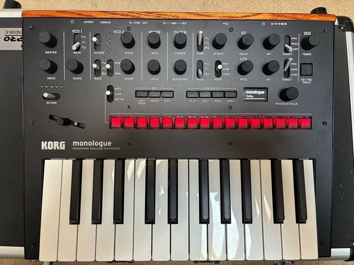 Synth / Groovebox / Drum machine / Sampler / Pedal sale