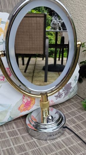 Revlon make up mirror with bulbs