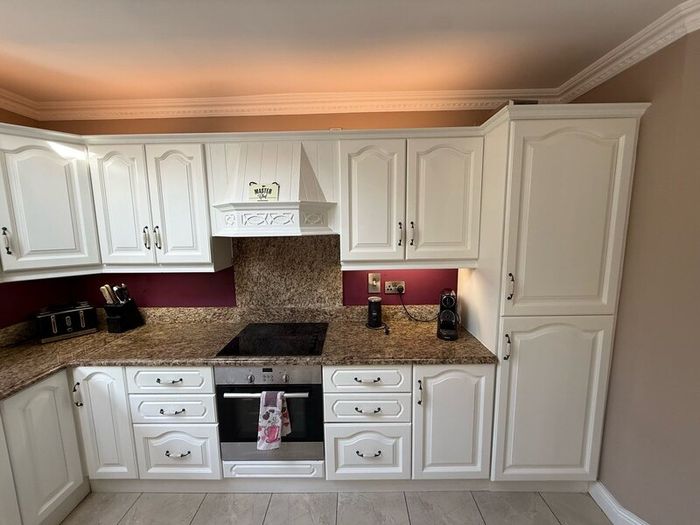 Solid Oak Kitchen with Granite and appliances