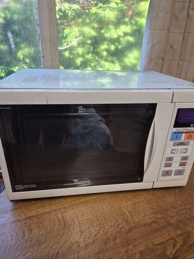 Rare Find Vintage 27L Whirpool Microwave and Grill