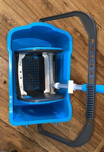 Commercial mop bucket