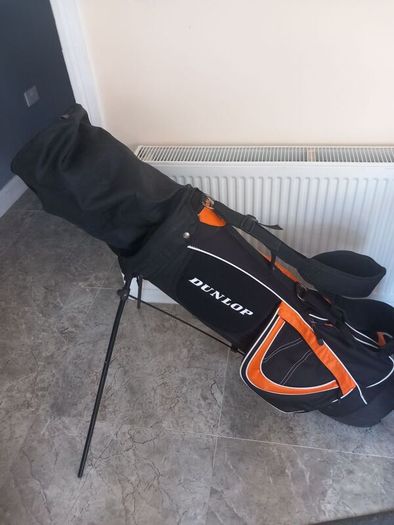 Dunlop golf clubs and bag with stand. Right handed clubs.