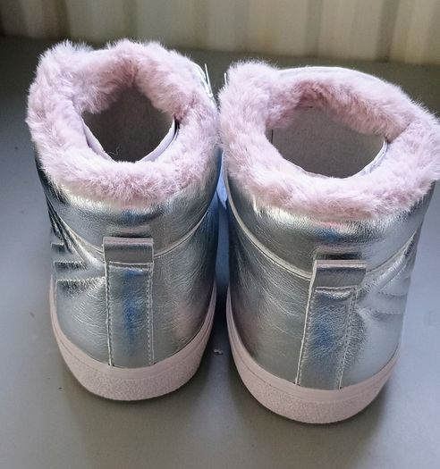 Girls trainers