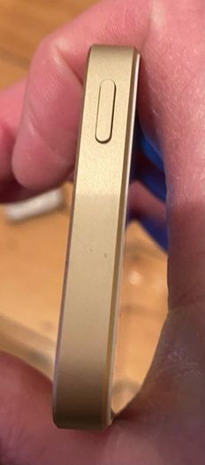 Apple iPhone SE Gold 32GB Sim Free in Brand New Condition