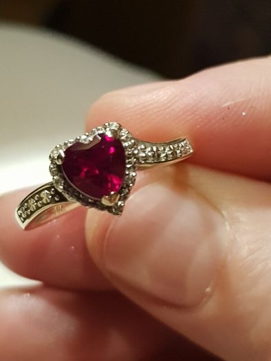 9 ct  gold ring Rubies and diamonds