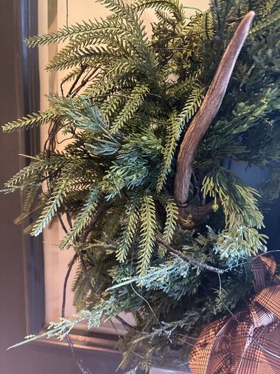 Stunning over 70 cm faux wreath vintage bow and antlers