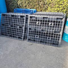 plastic pallets
