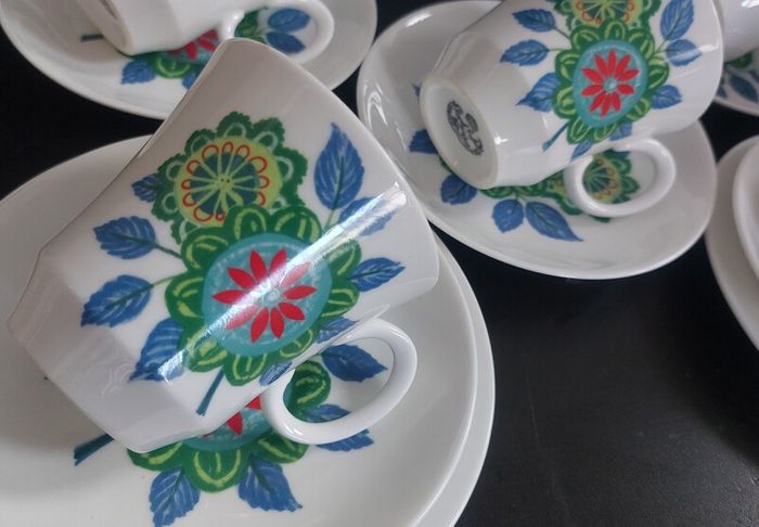 Fabulous Vintage China Set of Four Trios by the Royal Grafton Fine Bone China in Cool Vintage Retro 70s Floral Pattern, Plus a Fifth Duo