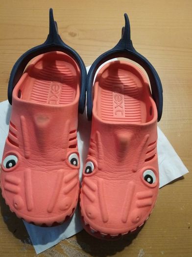 Boys shark clogs - flip flops - slippers - crocs - size 1 - NEXT brand - beach wear - quit Nintendo & Minecraft go outside