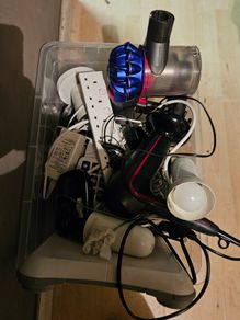 Large Bundle of Small Electrical Items