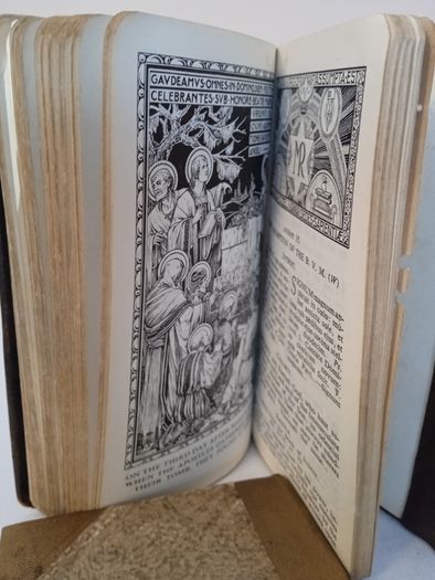 The Ideal Missal for All Sundays and the Principal Feasts of the Year: Containing Moreover a Collection of approved Prayers Compiled from the Best Sources in Accordance with all the Recent Pontifical Decrees, 1951 (PT262)